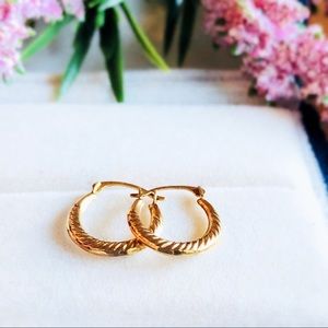 10K Yellow Gold Simple Design Hoop Earring